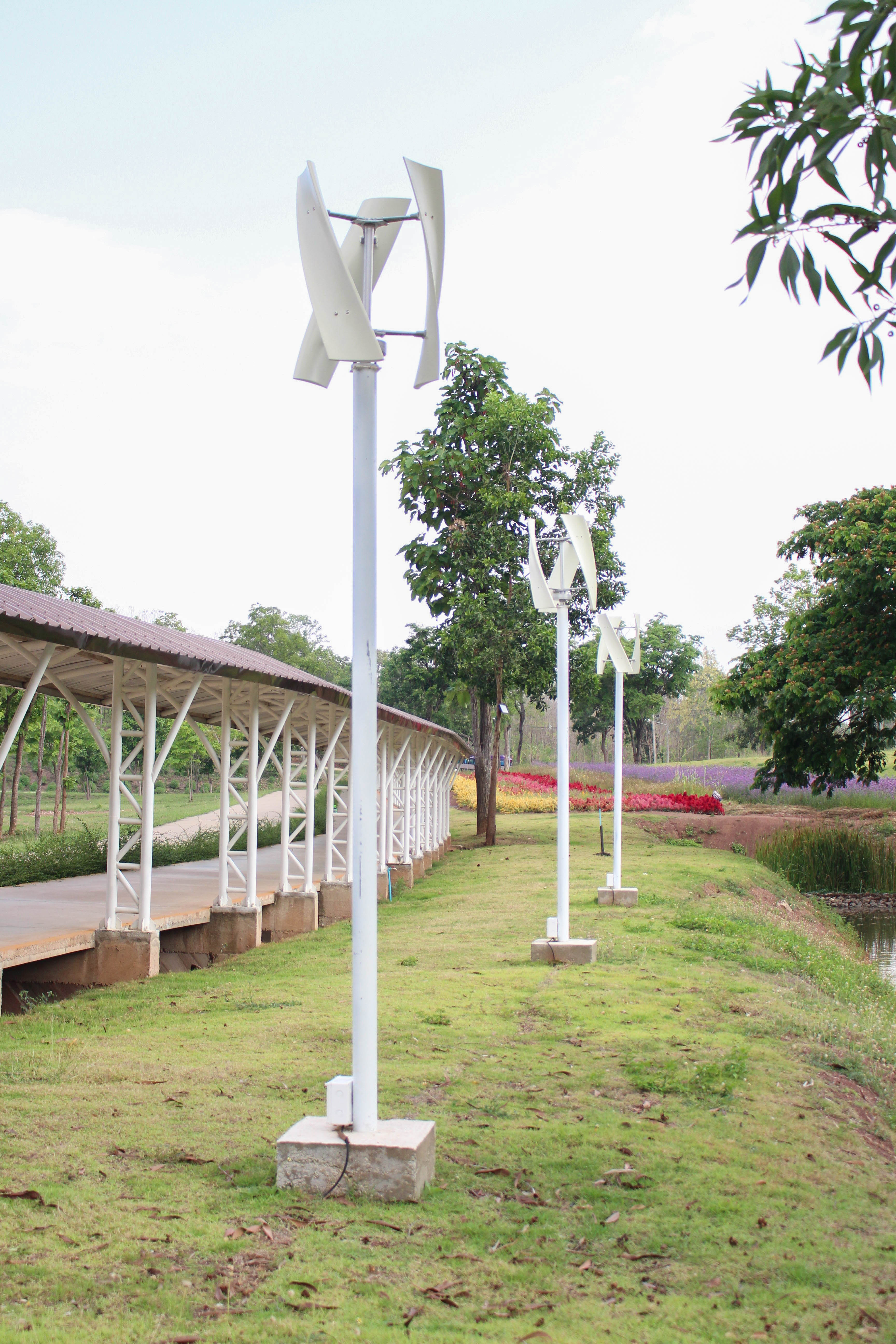 Small-scale wind turbines