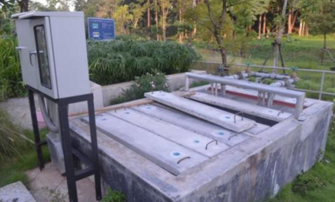 Wastewater treatment system that mimics natural processes