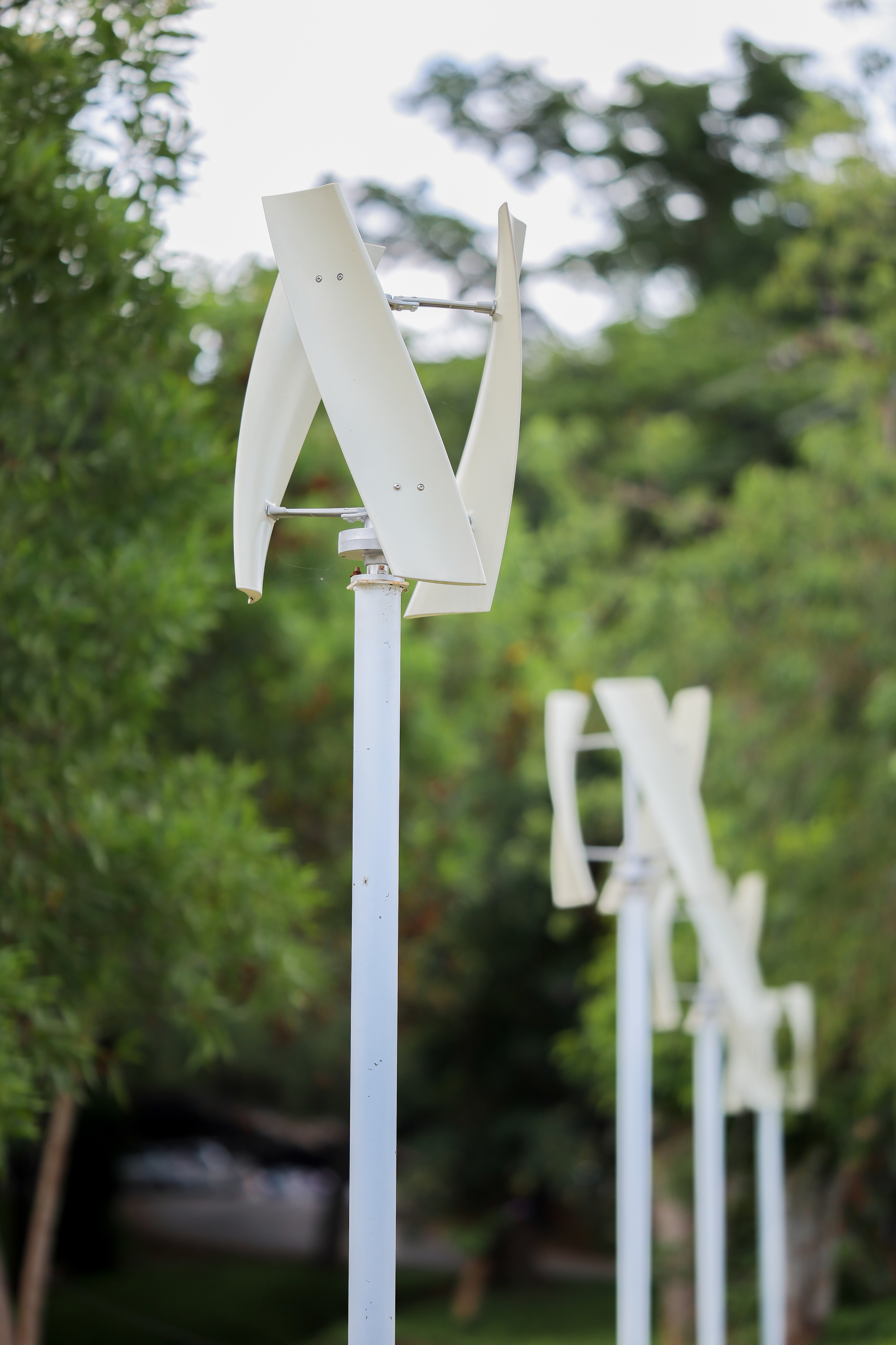 Small-scale wind turbines