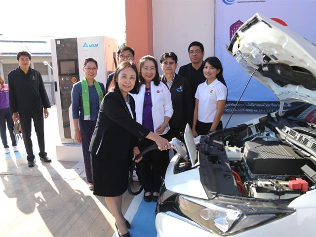Electric vehicle charging station