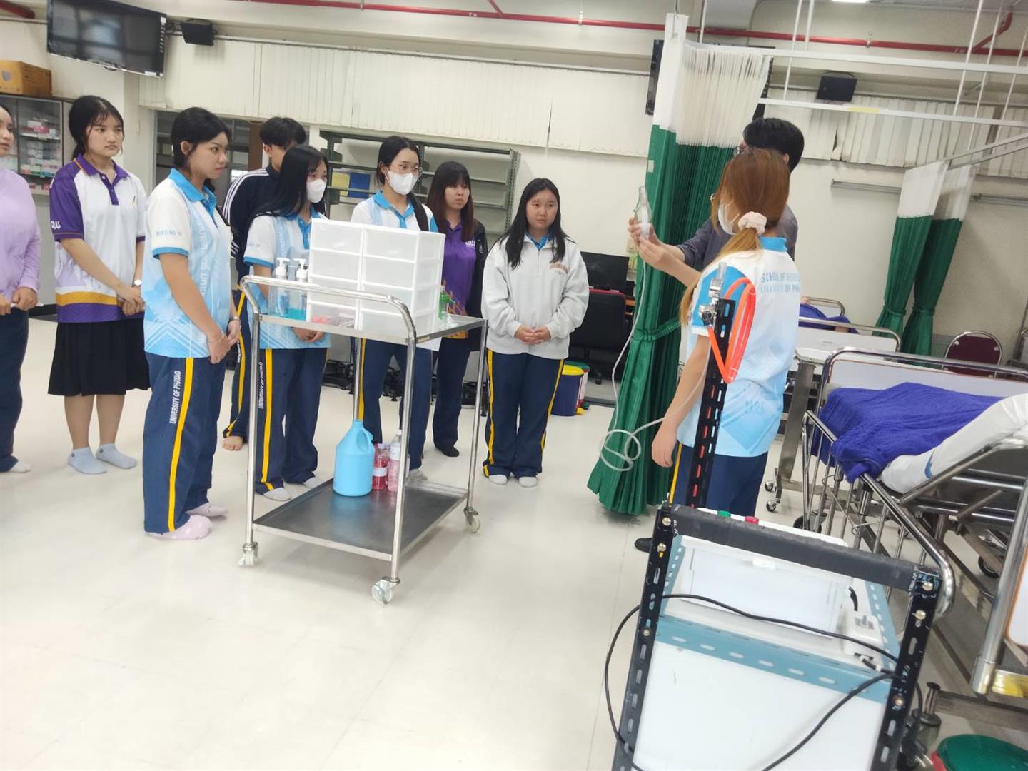 Students demonstrating the Virtual Oxygen Generator (VOG) in a simulated clinical setting