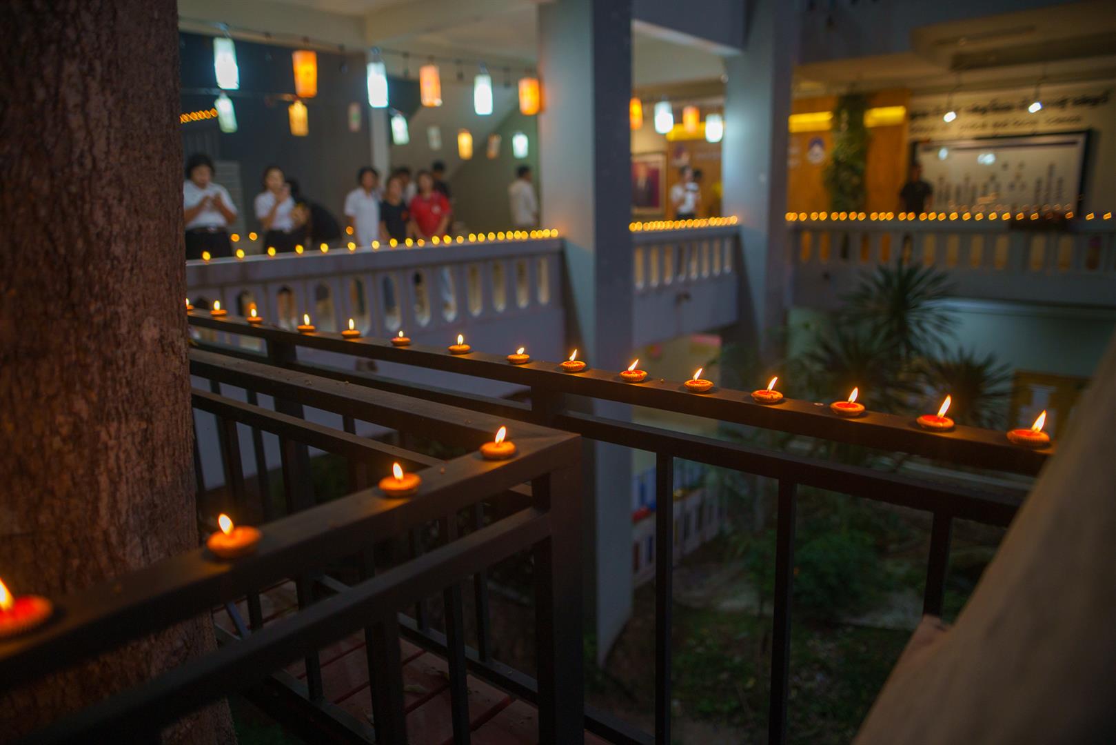 Attendees lighting lanterns at the Lanna Yi Peng Tradition celebration