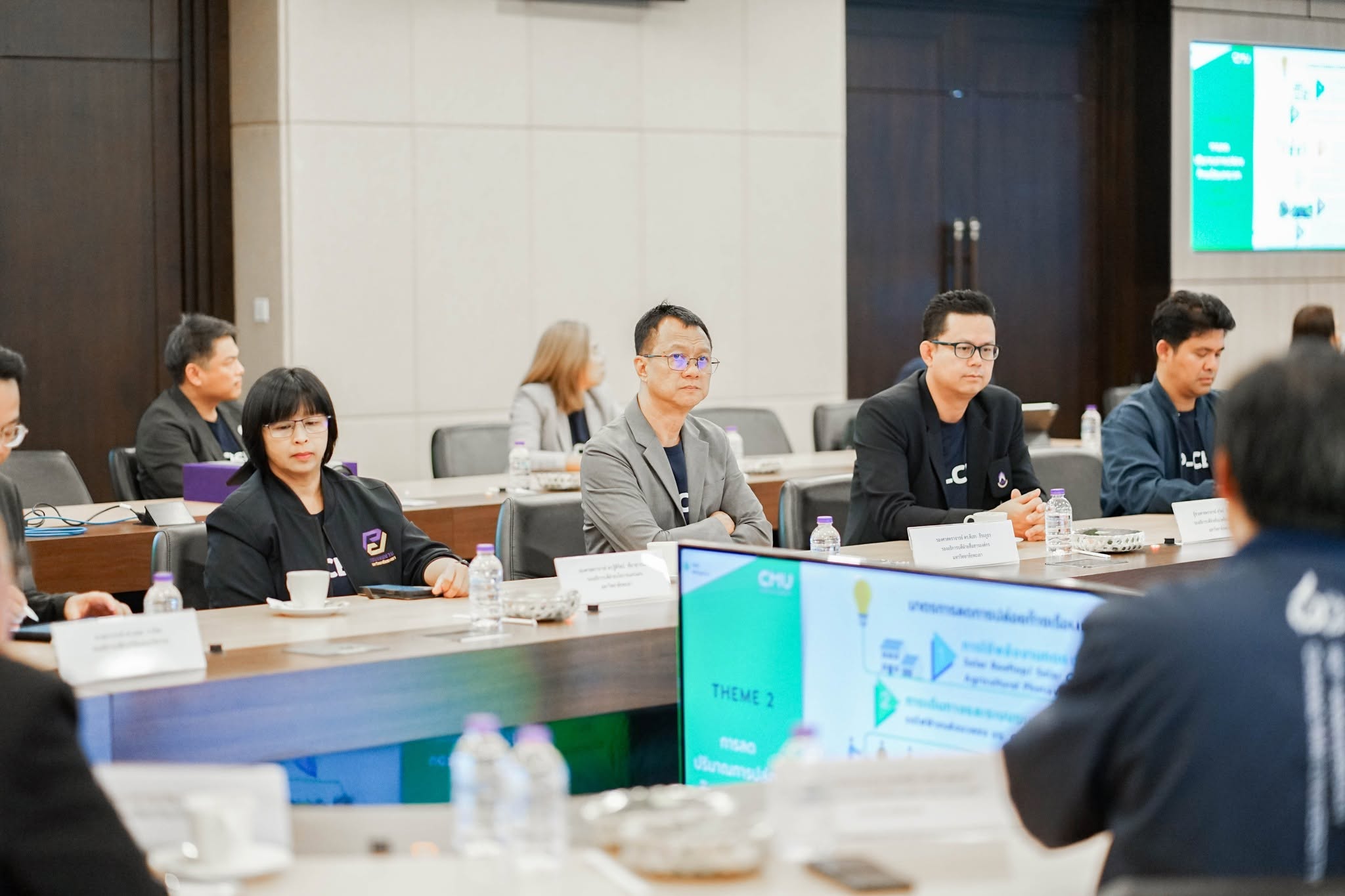 Meeting session at Chiang Mai University Strategic Building
