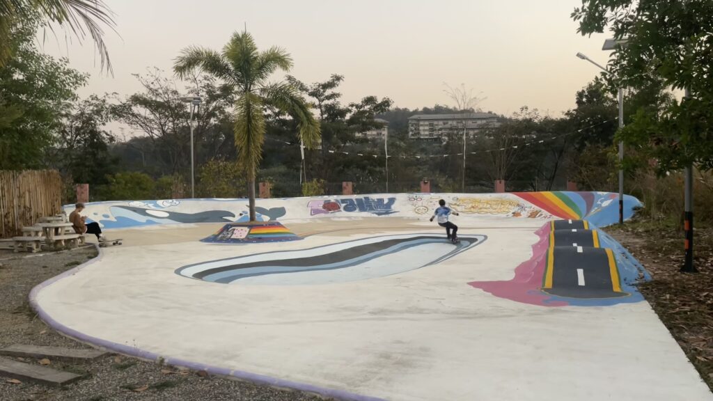Skateboarding spot at Songwan Sermsri building, University of Phayao